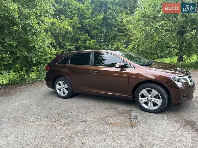 Внедорожник / Кроссовер Toyota Venza 2013 в Хмельницком