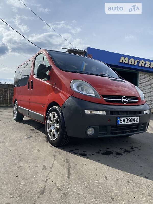 Минивэн Opel Vivaro 2004 в Александрие