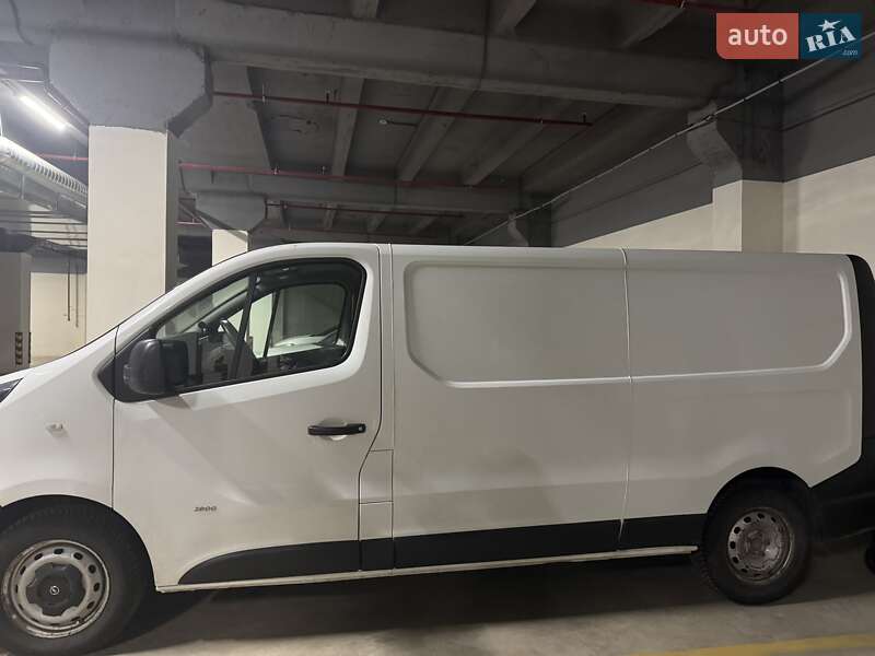 Грузовой фургон Opel Vivaro 2016 в Черновцах