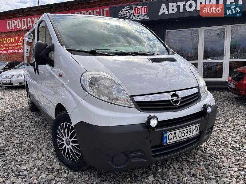 Вантажопасажирський фургон Opel Vivaro 2014 в Смілі