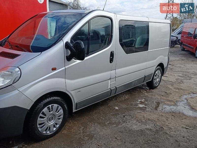 Грузопассажирский фургон Opel Vivaro 2013 в Ровно
