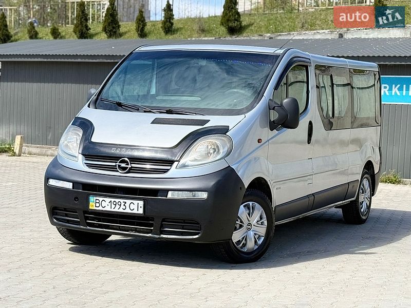 Минивэн Opel Vivaro 2002 в Дрогобыче
