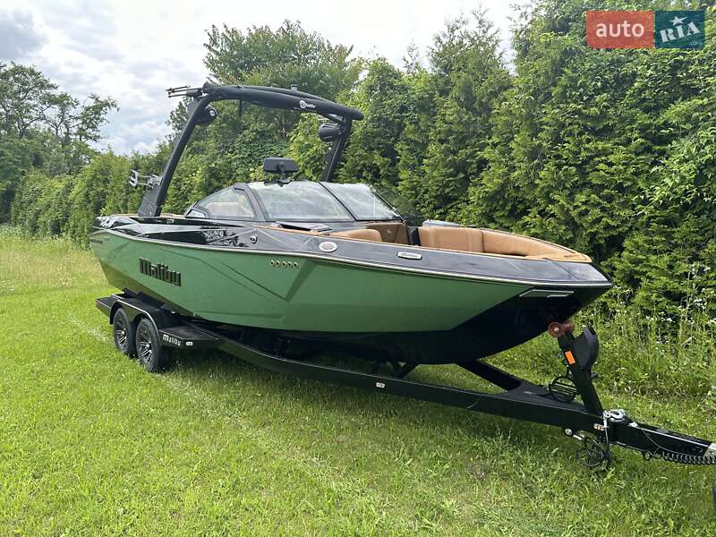 Катер Malibu Wakesetter 2024 в Киеве