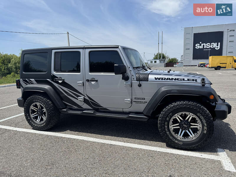 Позашляховик / Кросовер Jeep Wrangler 2016 в Чернівцях