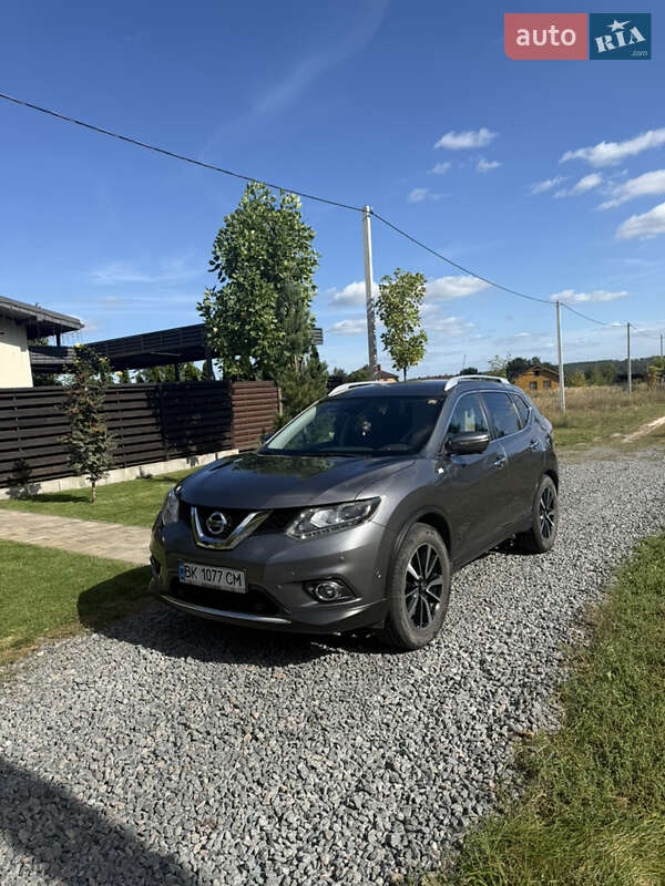 Позашляховик / Кросовер Nissan X-Trail 2016 в Вараші