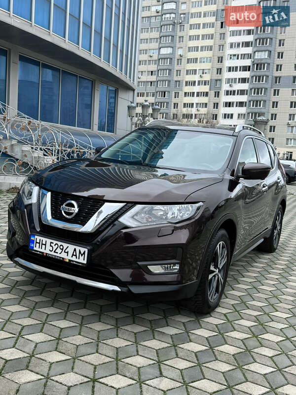 Внедорожник / Кроссовер Nissan X-Trail 2020 в Черноморске