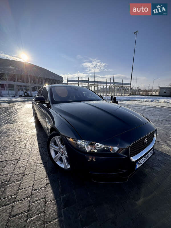 Седан Jaguar XE 2016 в Львове