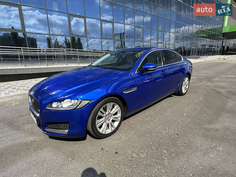 Седан Jaguar XF 2016 в Киеве
