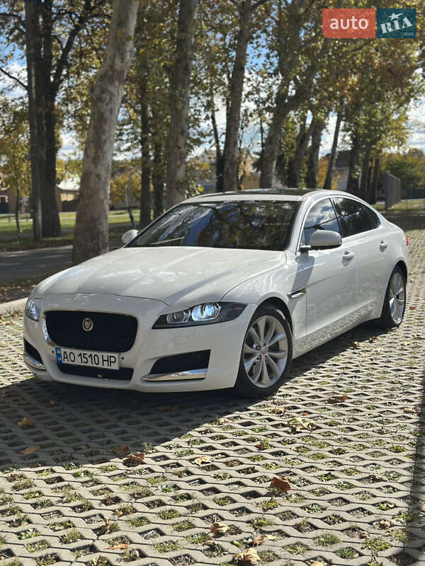 Седан Jaguar XF 2016 в Киеве