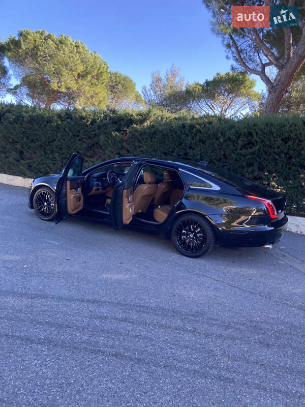 Седан Jaguar XJ 2016 в Львове