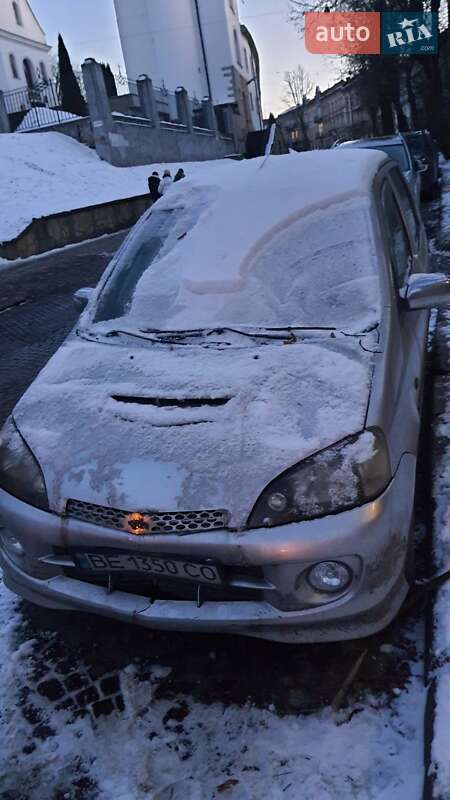 Микровэн Daihatsu YRV 2004 в Львове Микровэн Daihatsu YRV 2004 в Львове