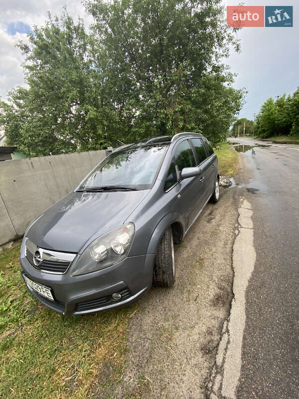 Минивэн Opel Zafira 2005 в Киеве