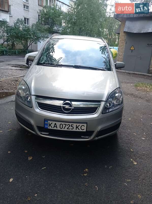 Минивэн Opel Zafira 2005 в Киеве