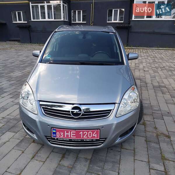 Минивэн Opel Zafira 2009 в Ахтырке