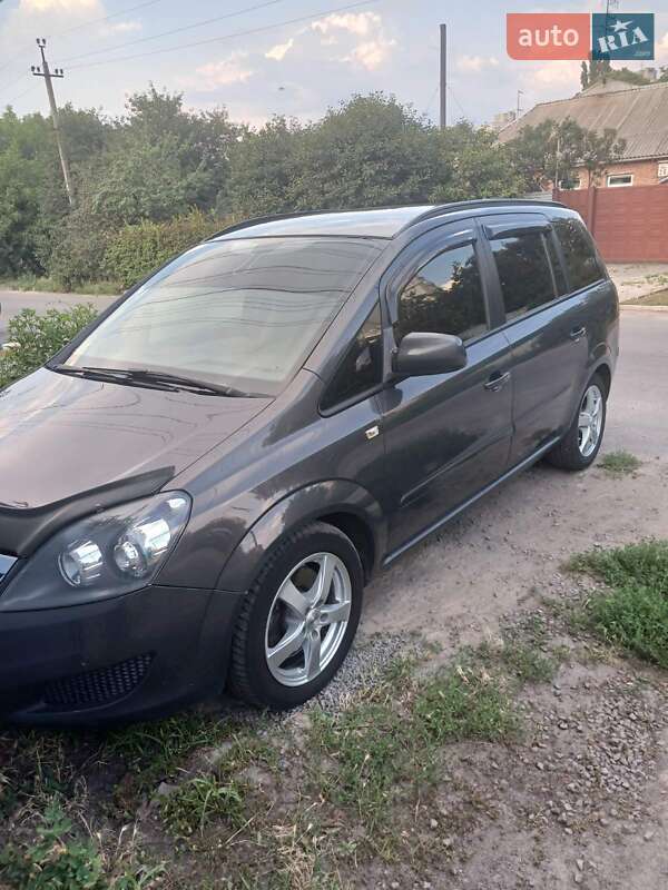Минивэн Opel Zafira 2013 в Днепре Минивэн Opel Zafira 2013 в Днепре