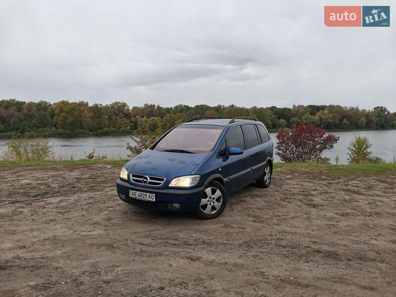 Минивэн Opel Zafira 2001 в Киеве