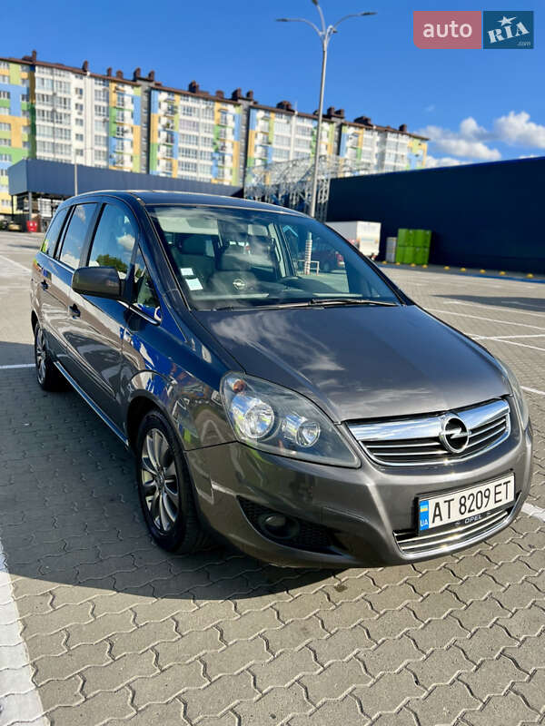 Минивэн Opel Zafira 2011 в Ивано-Франковске Минивэн Opel Zafira 2011 в Ивано-Франковске