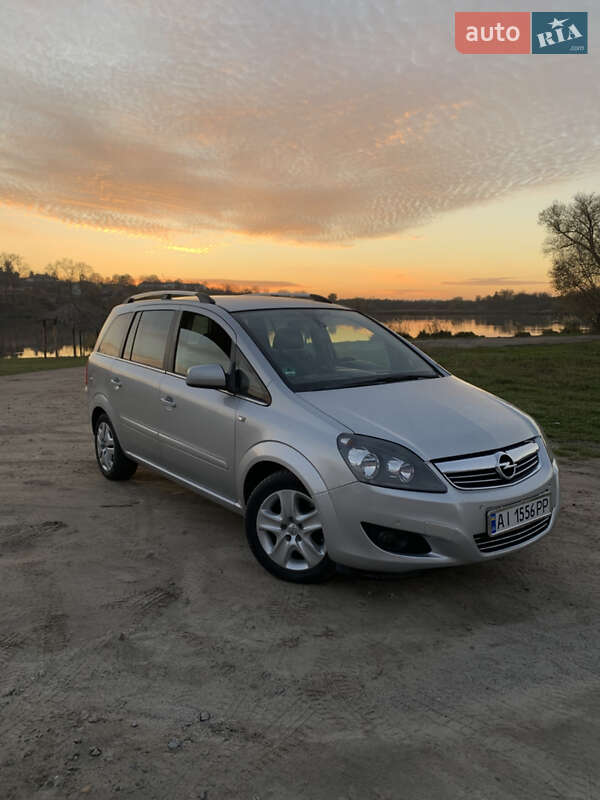 Минивэн Opel Zafira 2011 в Киеве