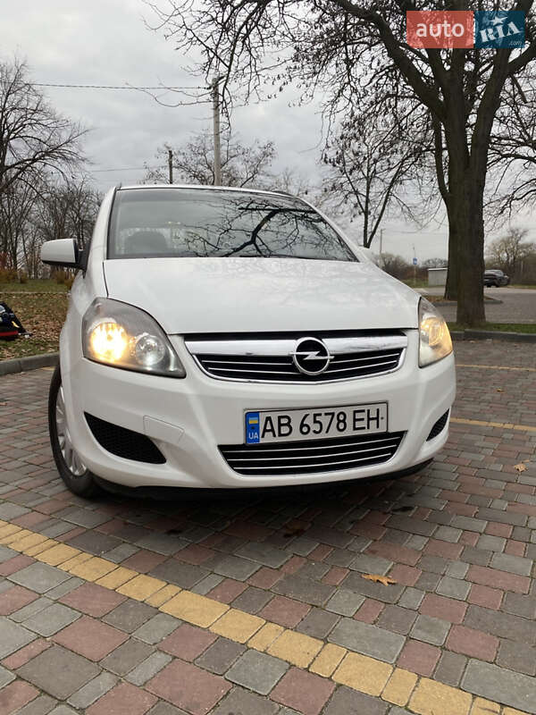 Мінівен Opel Zafira 2011 в Кропивницькому
