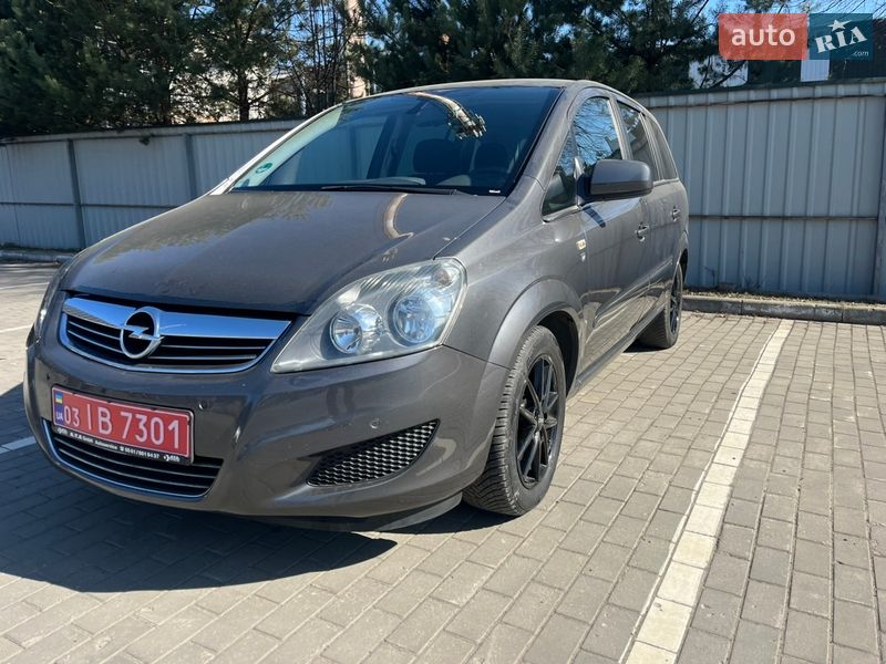 Минивэн Opel Zafira 2010 в Луцке