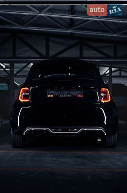 Хэтчбек Abarth Fiat 500 2023 в 