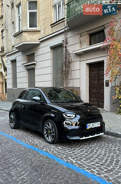 Хэтчбек Abarth Fiat 500 2023 в 