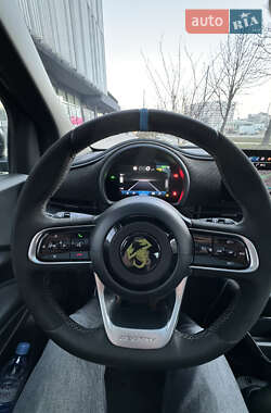 Хэтчбек Abarth Fiat 500 2023 в 