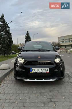Хэтчбек Abarth Fiat 500 2023 в 
