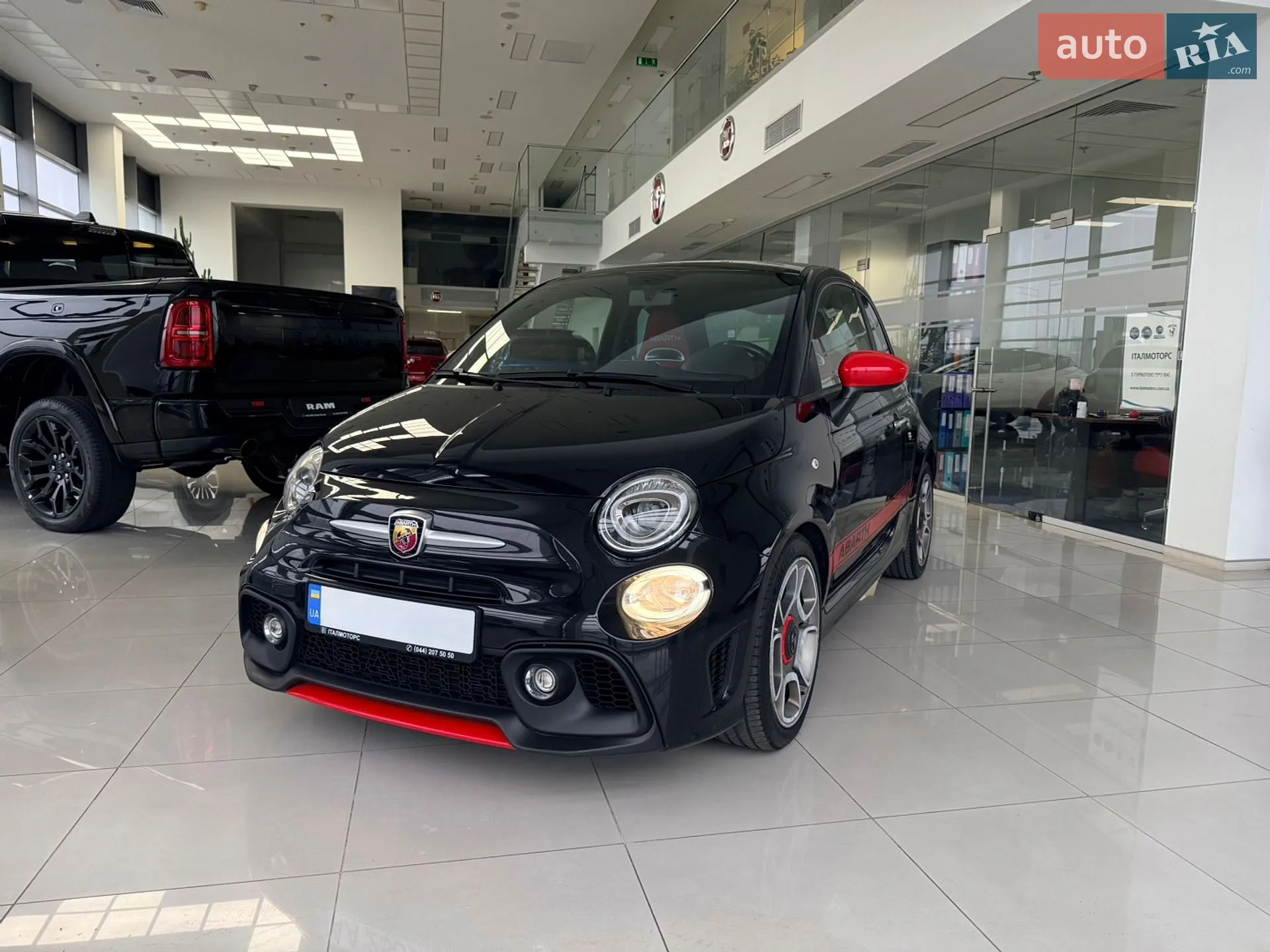 2017 Abarth 595 - мініатюра 4