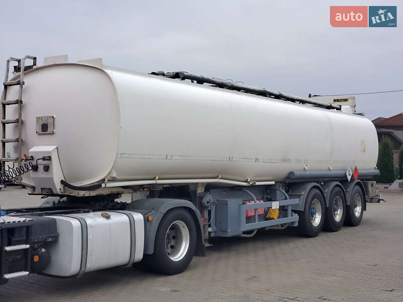 Цистерна полуприцеп Acerbi 21L 2002 в Ровно