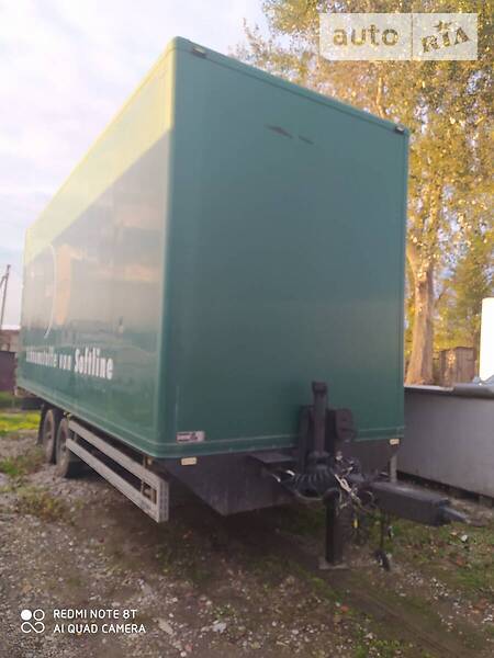 Ізотермічна будка Ackermann-Fruehauf AA 2000 в Хотині