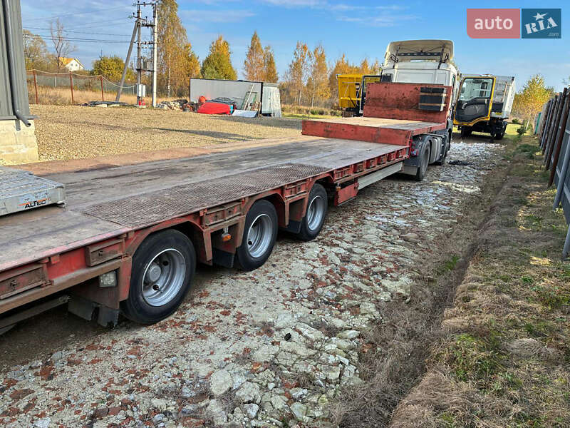 Низкорамна платформа ACTM RB 2001 в Долині