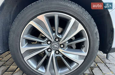 Позашляховик / Кросовер Acura MDX 2016 в 