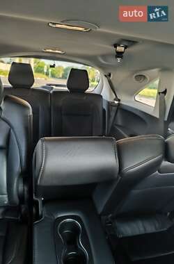 Позашляховик / Кросовер Acura MDX 2015 в 
