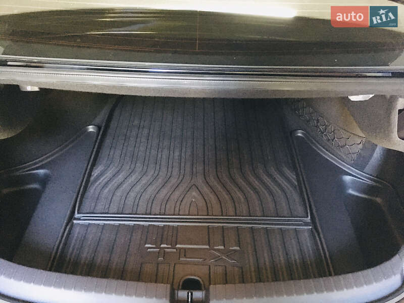 Седан Acura TLX 2018 в Львове