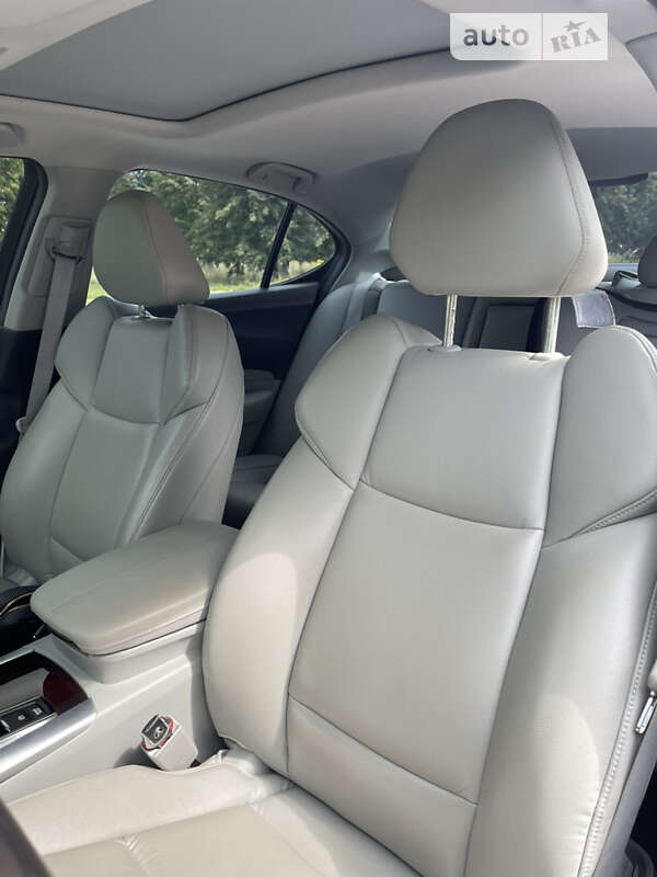 Седан Acura TLX 2015 в Шостке