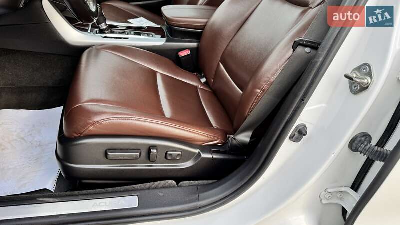 Седан Acura TLX 2015 в Тернополе