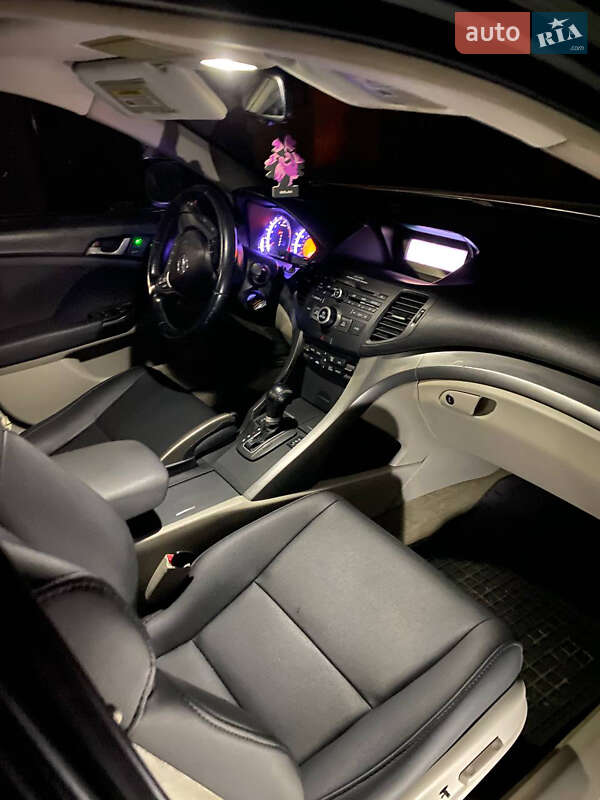Седан Acura TSX 2010 в Клевані