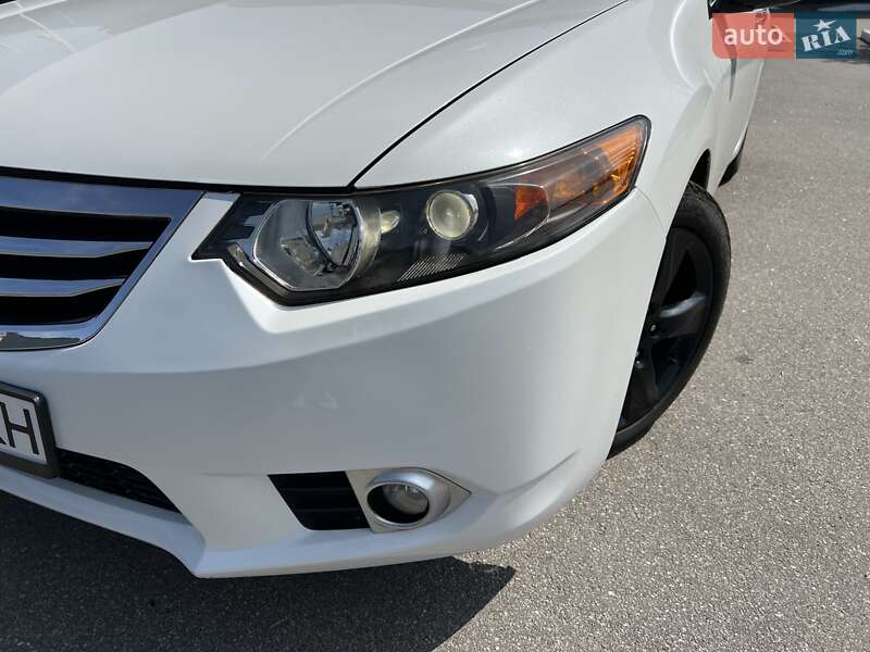 Седан Acura TSX 2011 в Богуславі