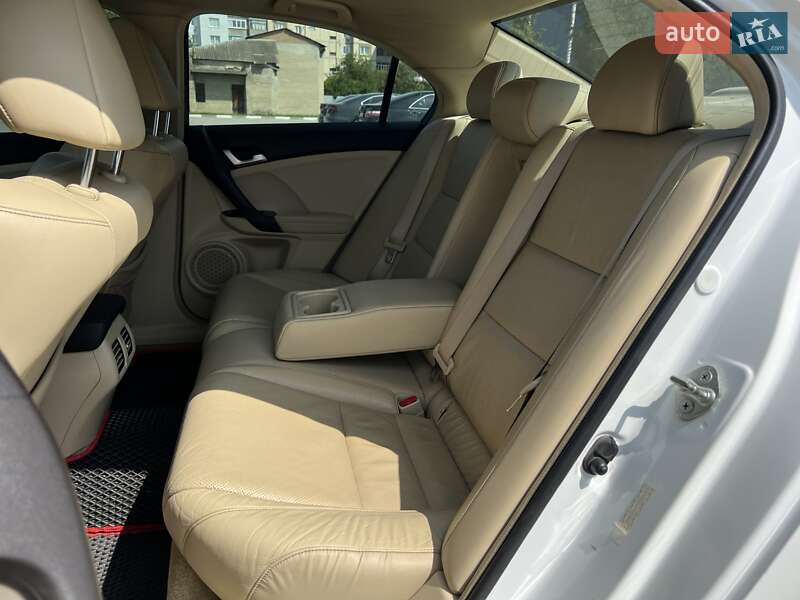 Седан Acura TSX 2011 в Богуславі