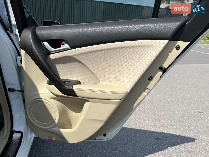 Седан Acura TSX 2011 в Богуславі