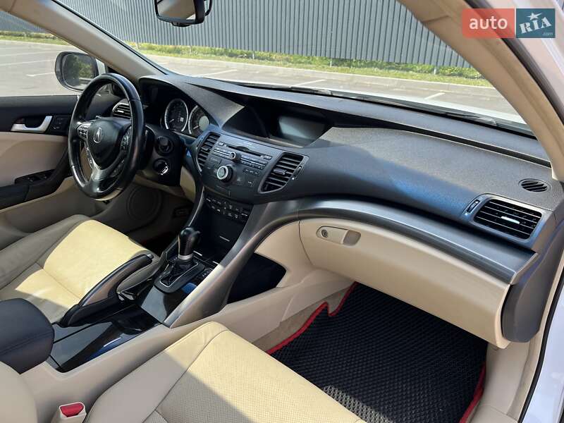 Седан Acura TSX 2011 в Богуславі