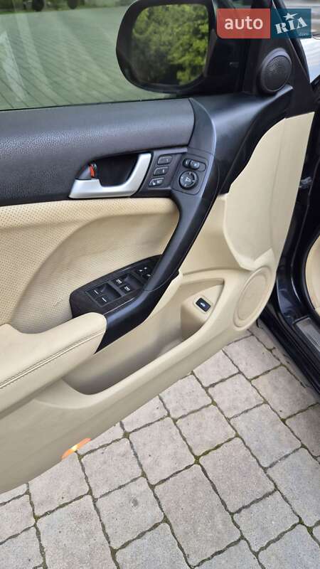 Седан Acura TSX 2011 в Львове