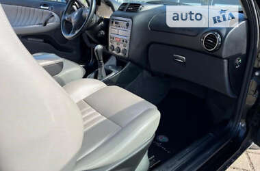 Хэтчбек Alfa Romeo 147 2005 в 