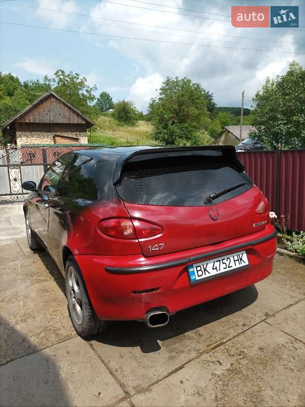 Седан Alfa Romeo 147 2002 в Рогатині