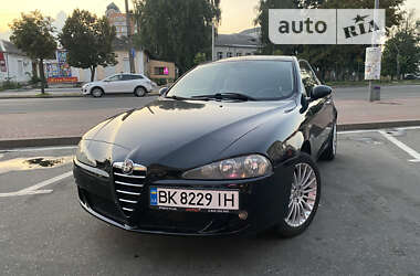 Хэтчбек Alfa Romeo 147 2005 в 