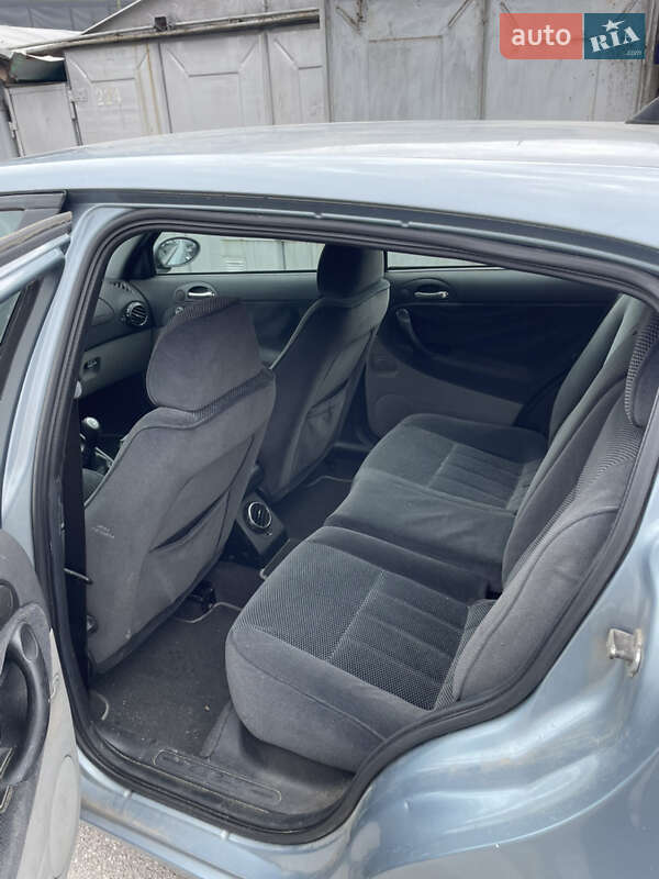 Хэтчбек Alfa Romeo 147 2001 в Вишневом