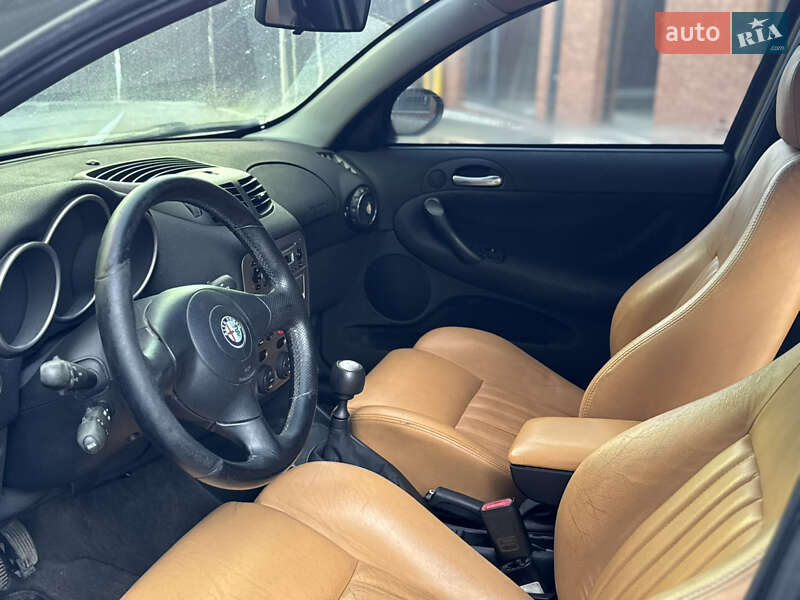 Хэтчбек Alfa Romeo 147 2003 в Львове