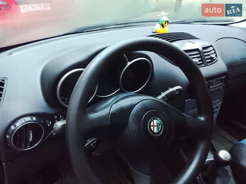 Хэтчбек Alfa Romeo 147 2003 в Херсоне