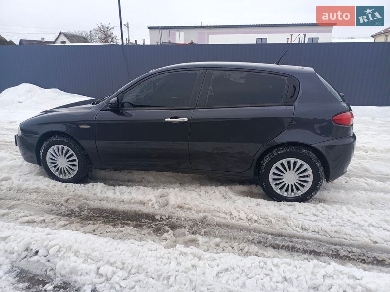 Хэтчбек Alfa Romeo 147 2007 в Остроге